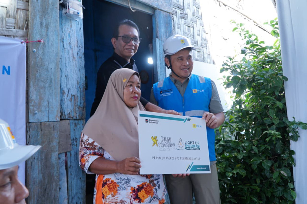 Light Up The Dream: PLN Bawa Terang ke Rumah Ibu Atik