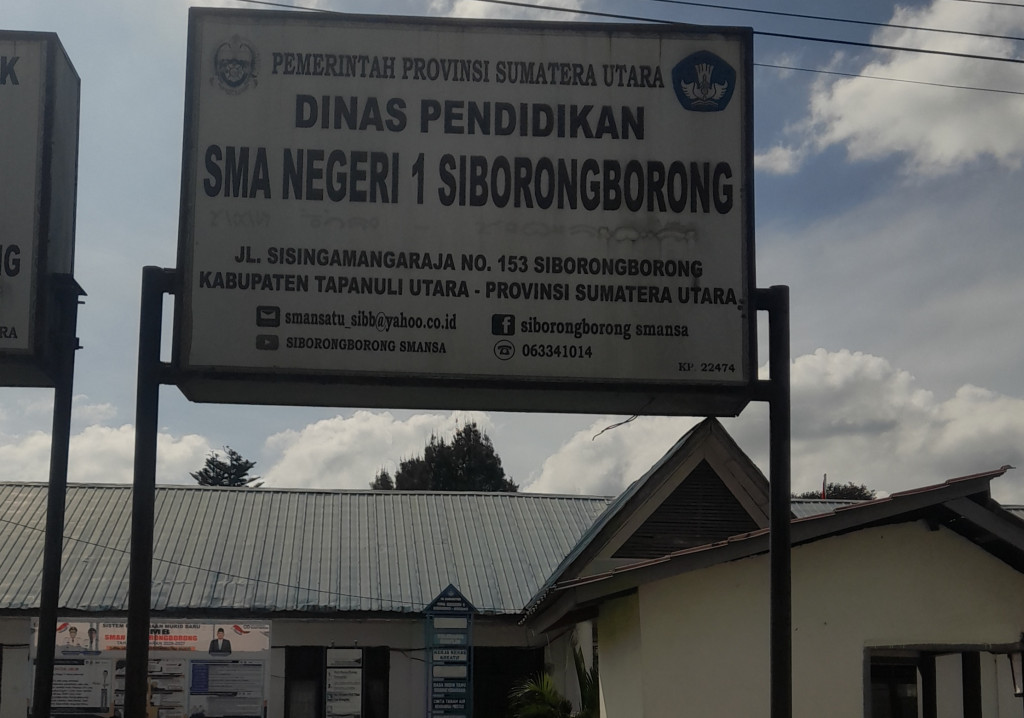 Tertutup dan Sulit Ditemui, Kepala SMAN 1 Siborongborong Diduga Hindari Sorotan Media