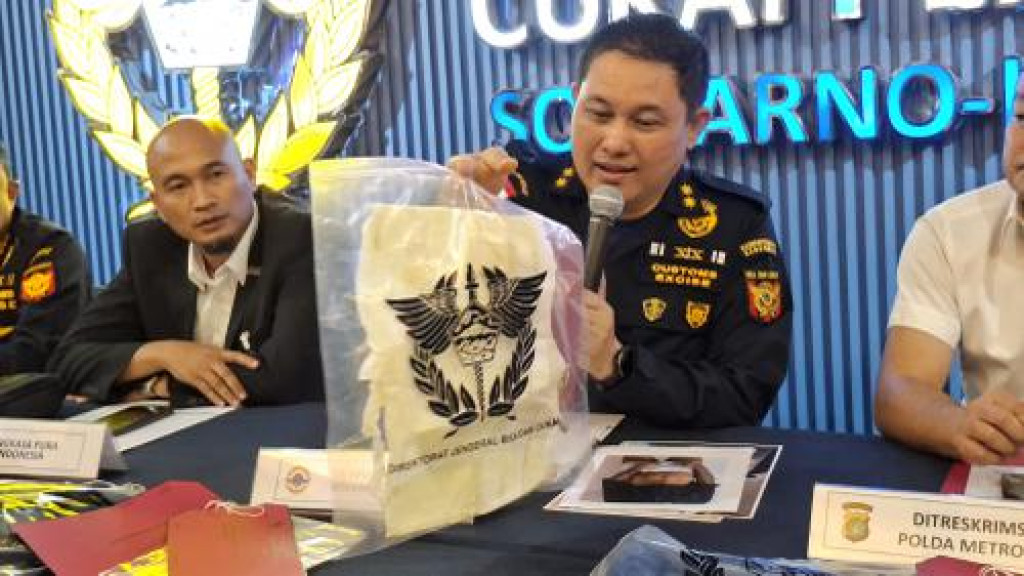 Aksi WN India Sembunyikan Butiran Emas di Popok Terbongkar di Bandara Soekarno-Hatta