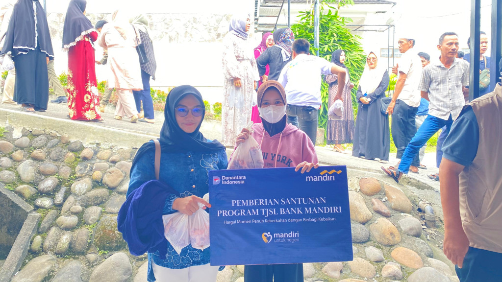 Bank Mandiri Salurkan 20 Kambing Kurban untuk 400 Warga Muara Enim Lewat SJAS