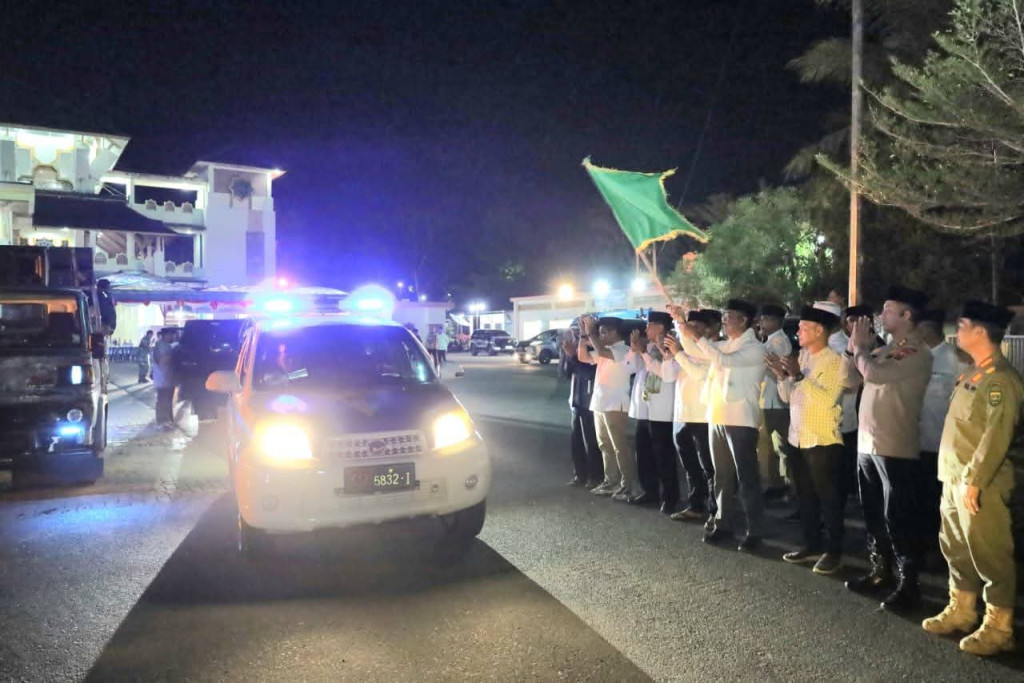 Bupati Madina Lepas Pawai Takbir Keliling , Ajak Warga Maknai Idul Adha