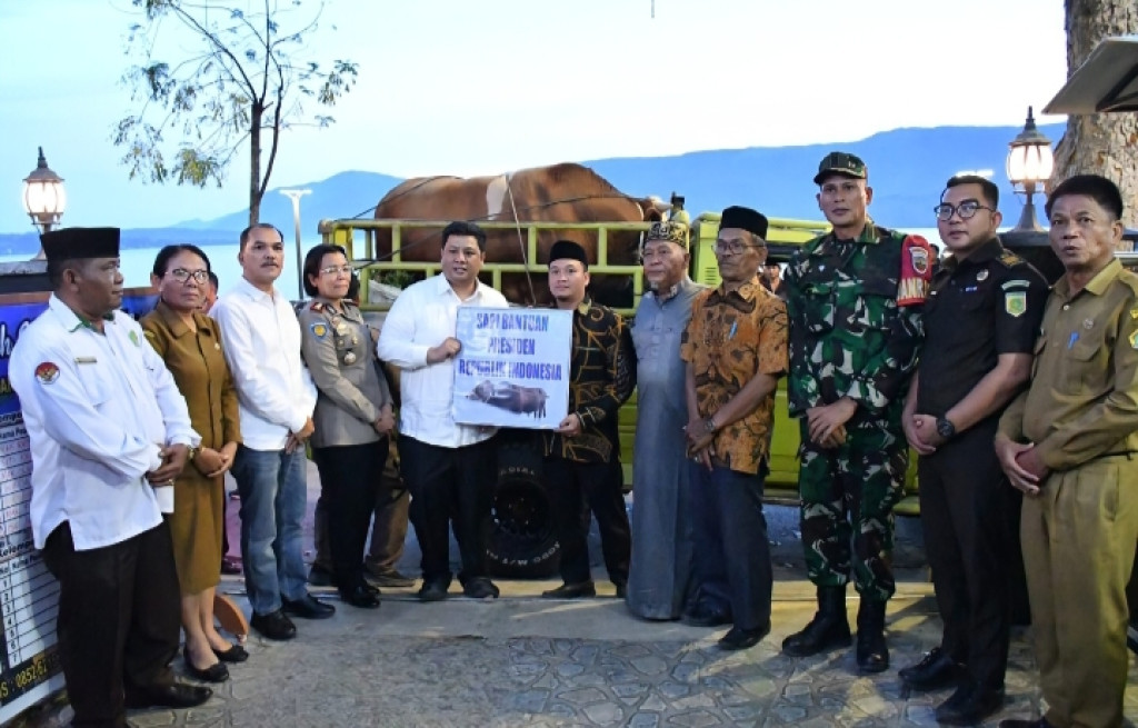 Bupati Samosir: Penyerahan Hewan Qurban Bukan Sekadar Bantuan Seremonial, Melainkan Simbol Hadirnya Pemerintah di Tengah Seluruh Lapisan Masyarakat