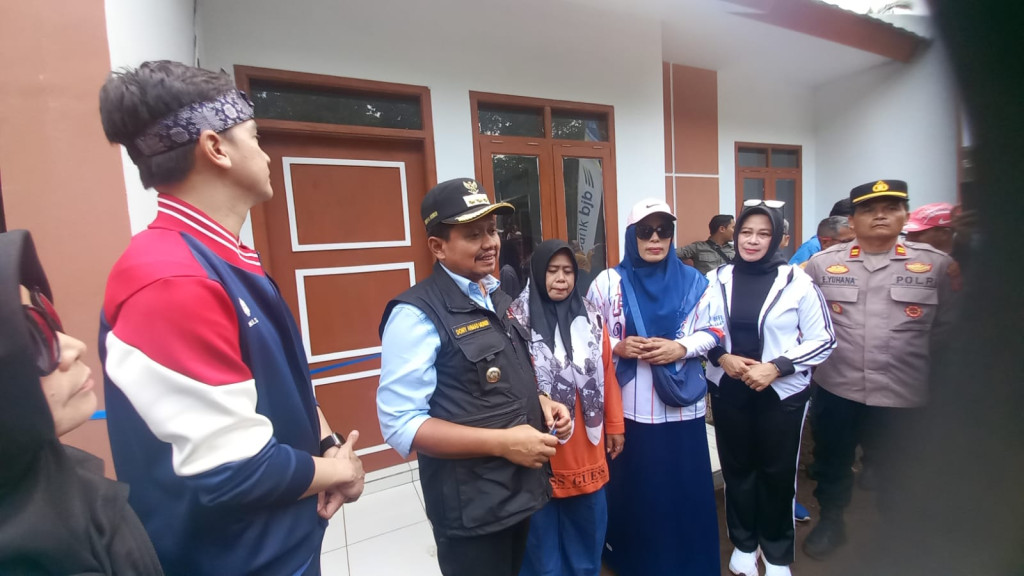 Bupati Sumedang Resmikan dan Serahkan Kunci 4 Rumah Relokasi Terdampak Pergerakan Tanah di Cisarua