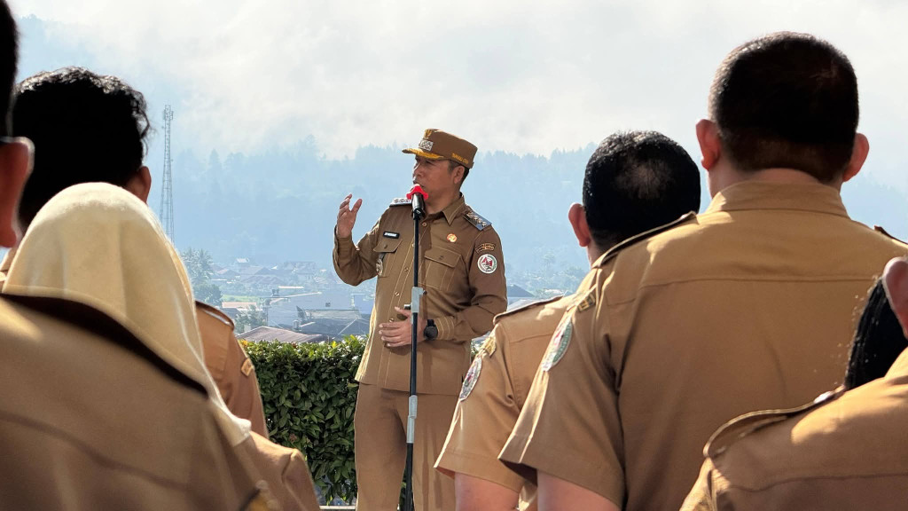 Bupati Tapanuli Utara Pimpin Apel Gabungan dan Tekanan Displin Serta Peningkatan Kinerja