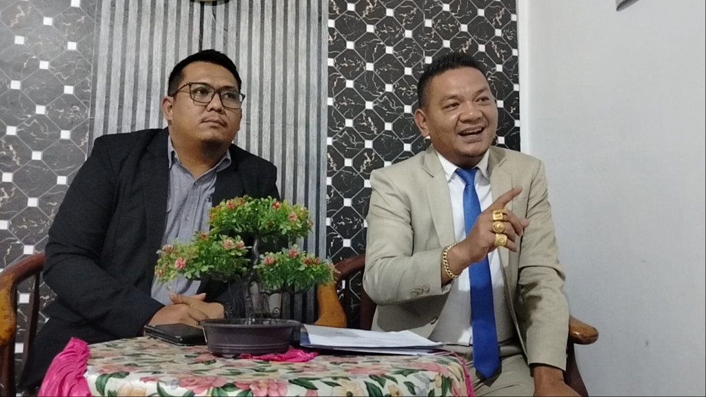 Cafee Lute Di Tarutung Di serang Warga