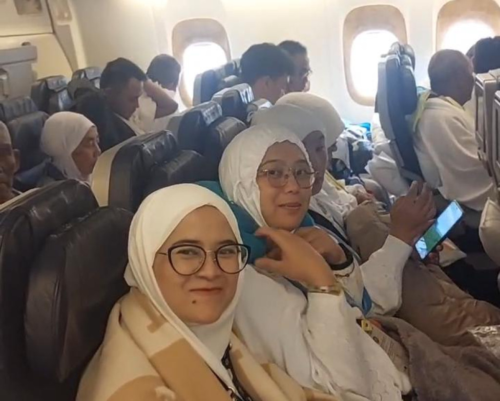 Calon Jemaah Haji Sumedang Kloter 29 KJT Resmi Berangkat ke Arab Saudi
