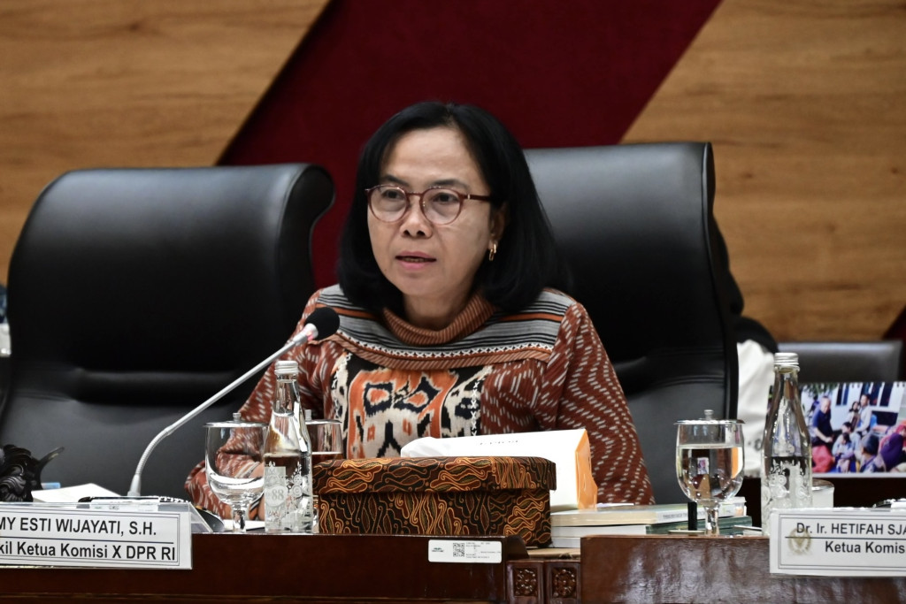 Esti Wijayanti Ingatkan Negara: Tak Boleh Ada Anak Indonesia Putus Sekolah
