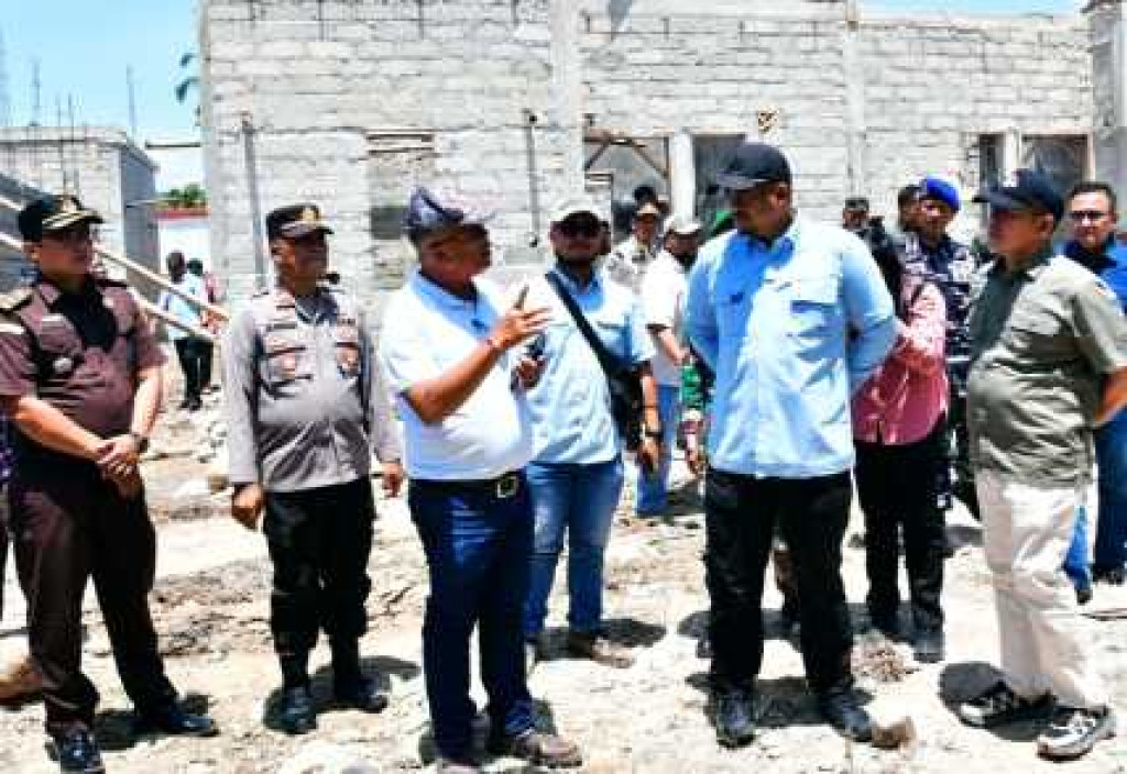 Gubsu dan Wabup Tapteng Tinjau Pembangunan Huntap Asrama Haji Pinangsori