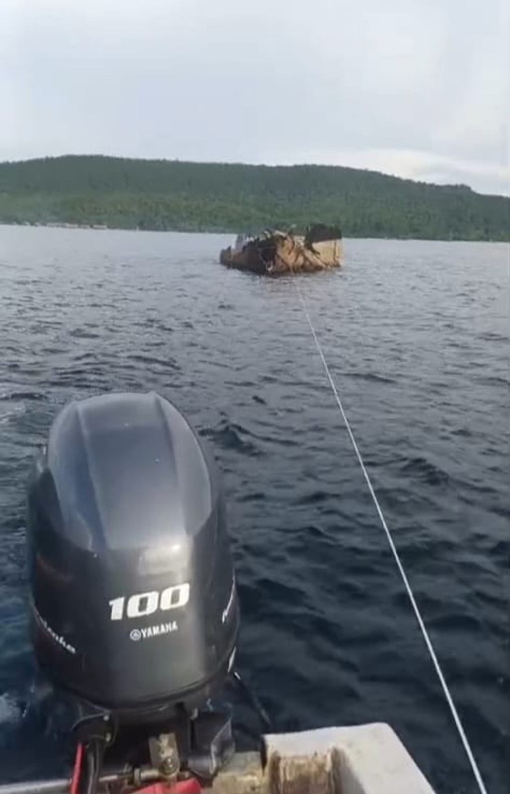 Kapal Terbakar Hanyut Ancam Tabrak Pasir Timbul, Tim Yenatar Resort Berjuang Sendirian Sebelum Ada Bantuan
