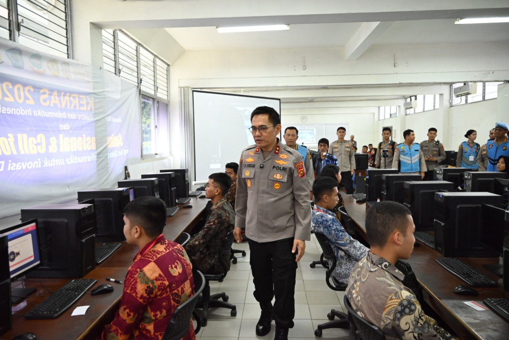 Kapolda Jambi Tinjau Langsung Tes Akademik Taruna dan Taruni Akpol Tahun Anggaran 2026 di Kampus Unama Tehok