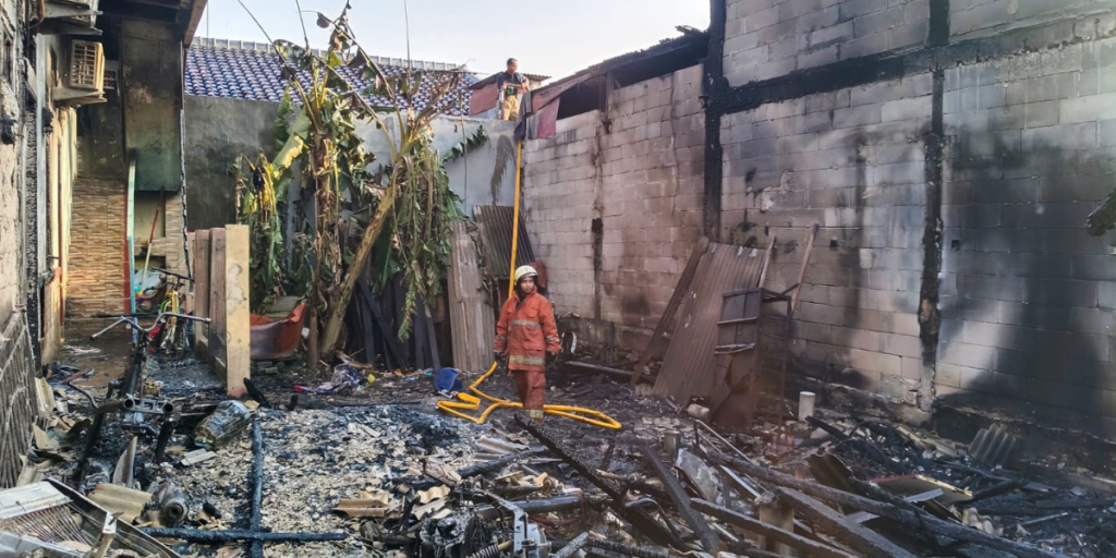 Kebakaran di Cengkareng: 6 Rumah Ludes, Diduga Akibat Korsleting Listrik