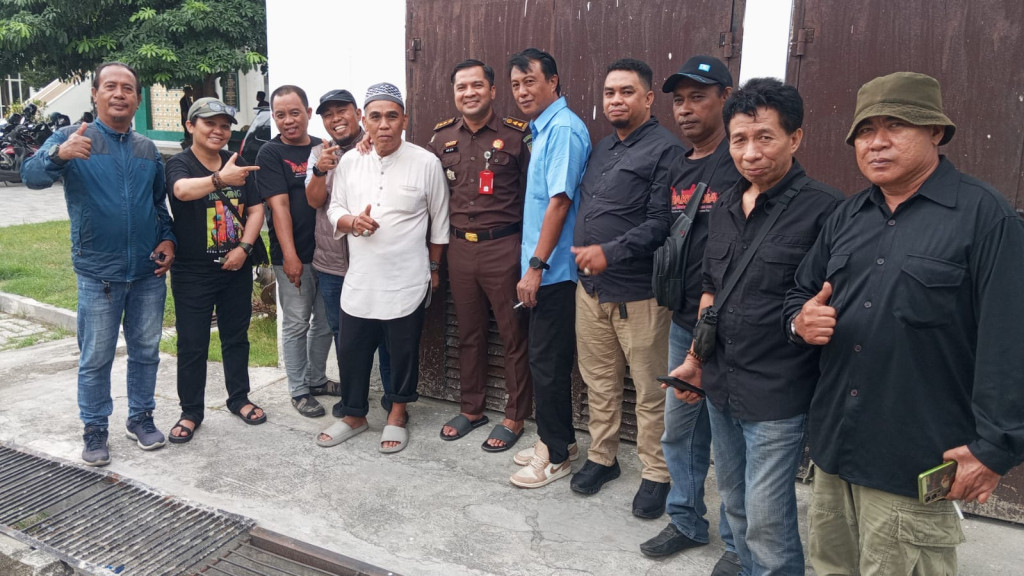 Kejati Sulteng Beri Teladan Sinergi Lewat Penyerahan 2 Ekor Sapi Kurban untuk Wartawan FORWAKA