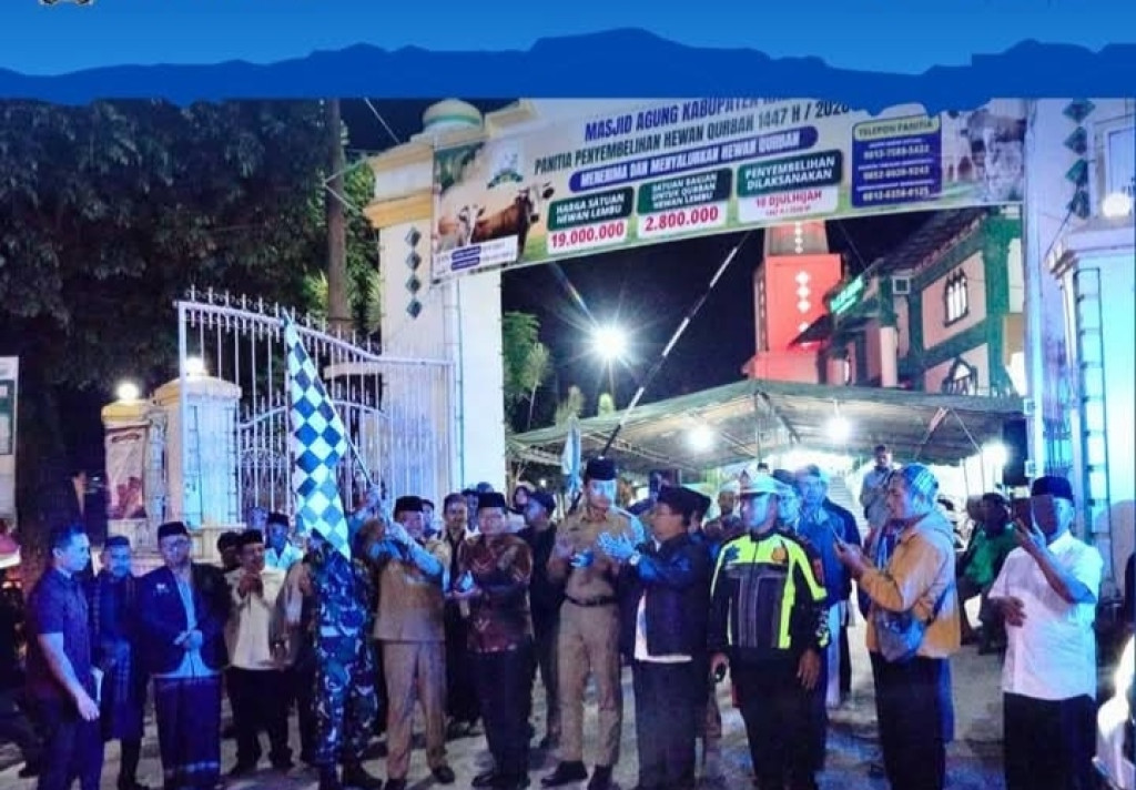 Lepas Peserta Pawai Takbiran,Bupati Karo: Pererat Silaturahmi dan Perkuat Kebersamaan,Jaga Persatuan di Tengah Keberagaman Masyarakat