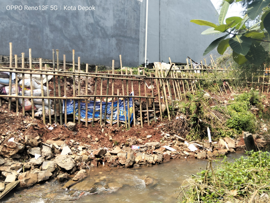 Longsor Ancam Permukiman, Warga Tagih Tanggung Jawab Developer Diamond Lake Side