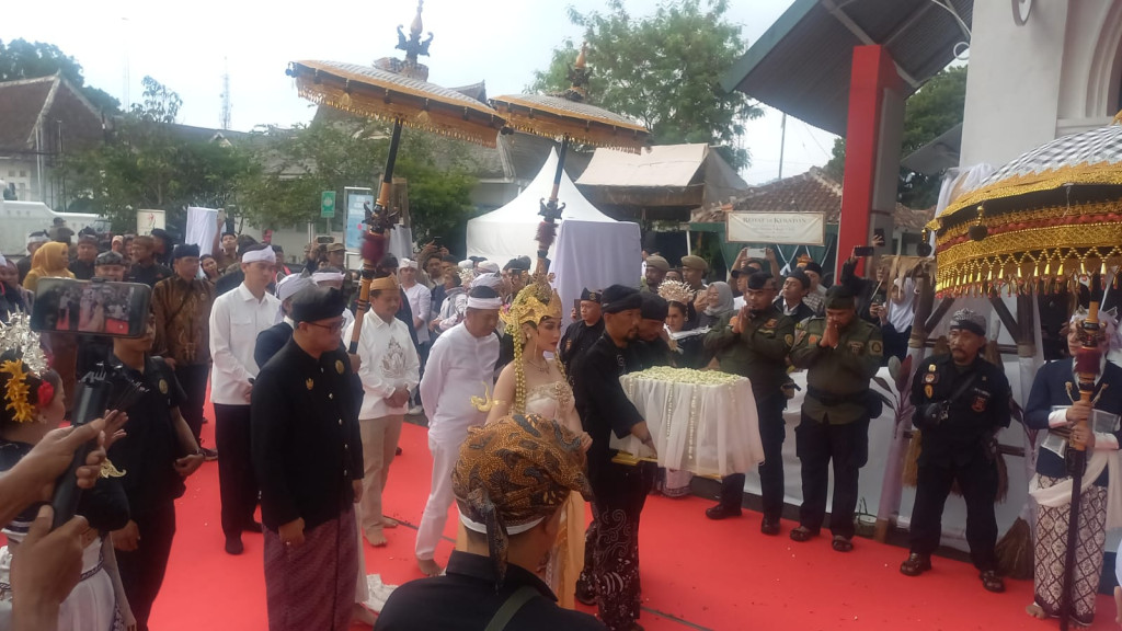 Mahkota Binokasih Kembali ke Keraton Sumedang Larang, Dedi Mulyadi: Spirit Budaya Harus Jadi Energi Pembangunan