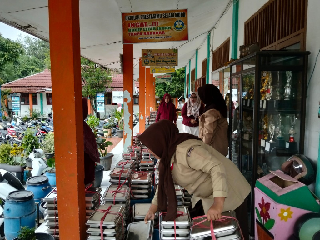 Monitoring Rutin, Program Makan Bergizi Gratis di Lawang Kidul Berjalan Lancar