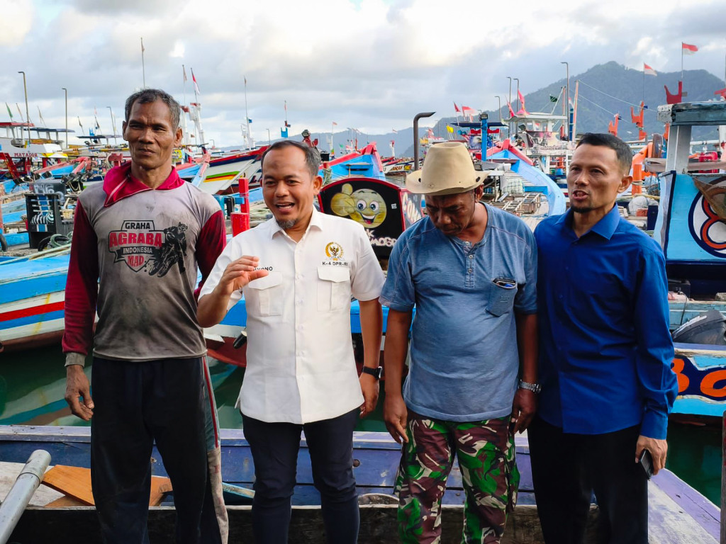 Nelayan Mulai Terdampak Krisis Energi, Komisi IV DPR Desak Respons Cepat Pemerintah