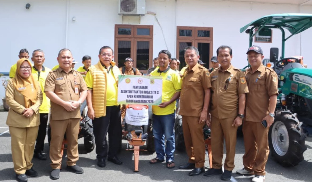Pemkab Dairi Salurkan 6 Unit Alsintan Bantuan Anggota DPR RI Mangihut Sinaga
