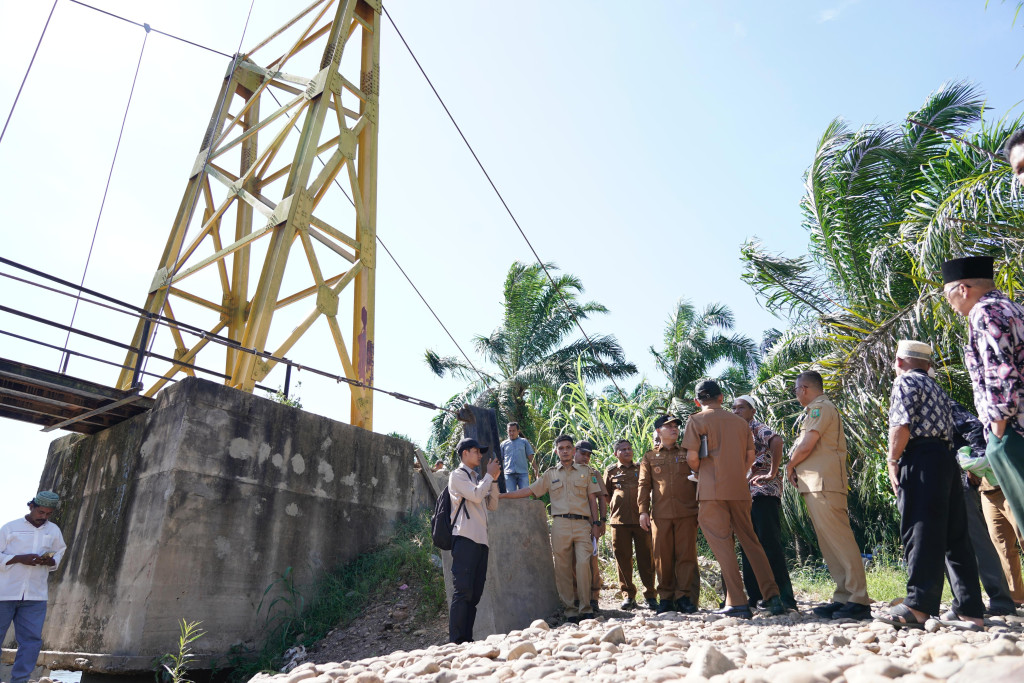 Pemkab Palas Tinjau Lokasi Jembatan Pasir Jae Kecamatan Sosa Julu, Ini Akan Dibangun Permanen!