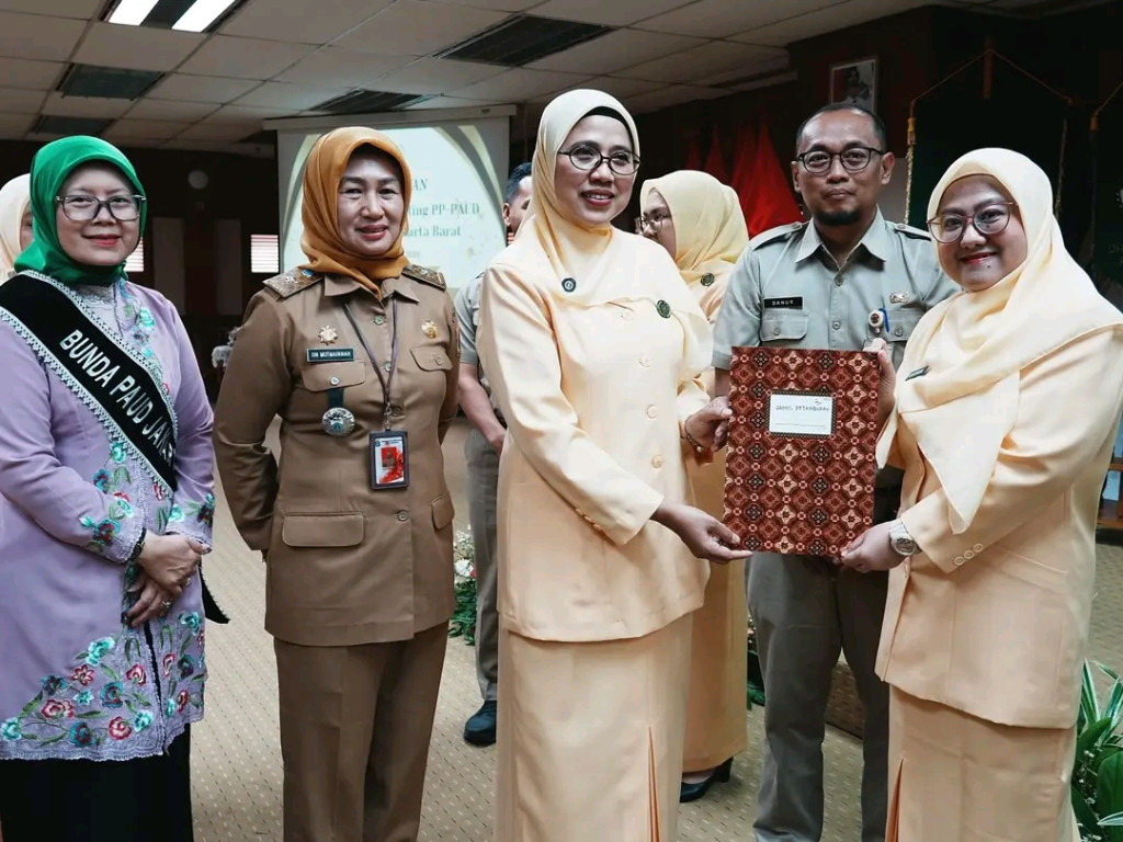 Pengurus PP-PAUD Kecamatan Se-Jakbar Resmi Dikukuhkan, Wali Kota Tekankan Kolaborasi Pendidikan Anak Usia Dini