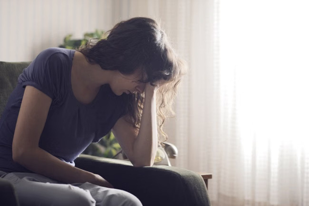 Perempuan Lebih Rentan Depresi, Beban Peran Ganda Jadi Pemicu Utama