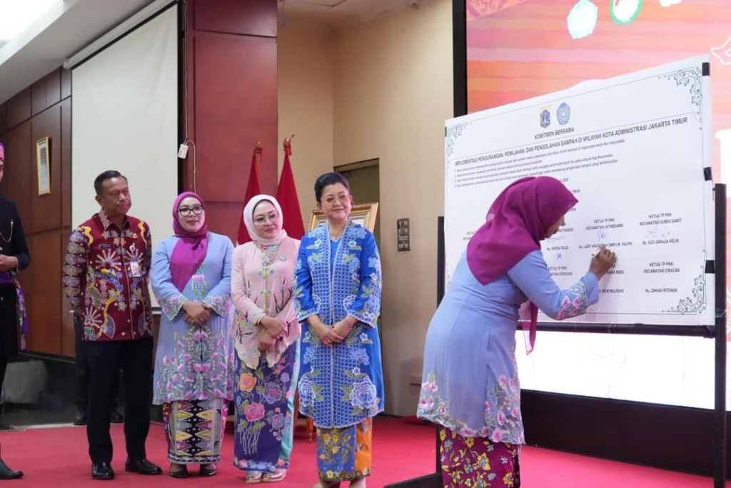 Peringatan Hari Kartini 2026, PKK Jakarta Timur Deklarasikan Gerakan Pilah Sampah