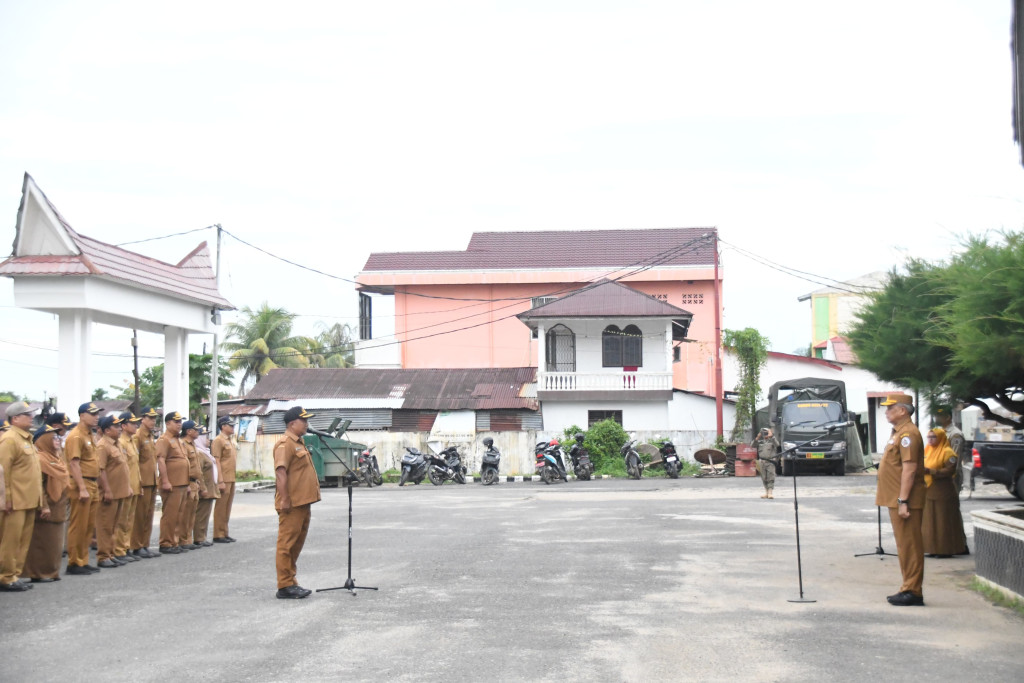 Pimpin Apel Gabungan, Sekdakab Tapteng Tekankan Disiplin dan Semangat Naik Kelas