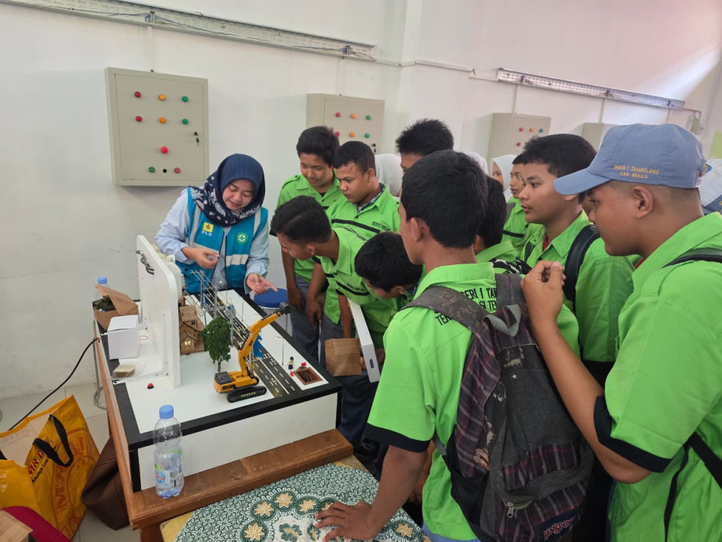 PLN Cikarang Edukasi Pelajar tentang Bahaya dan Keselamatan Ketenagalistrikan