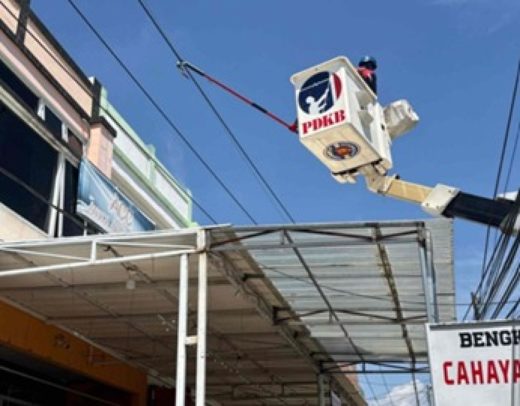 PLN Cirebon Pasang Rambu Bahaya Listrik, Ingatkan Jaga Jarak Aman 20 kV