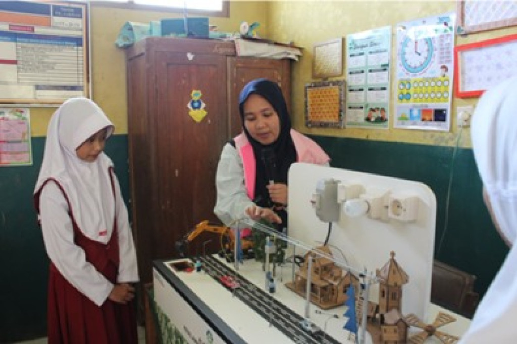 PLN Garut Ingatkan Siswa Jangan Main Layangan Dekat Jaringan Listrik