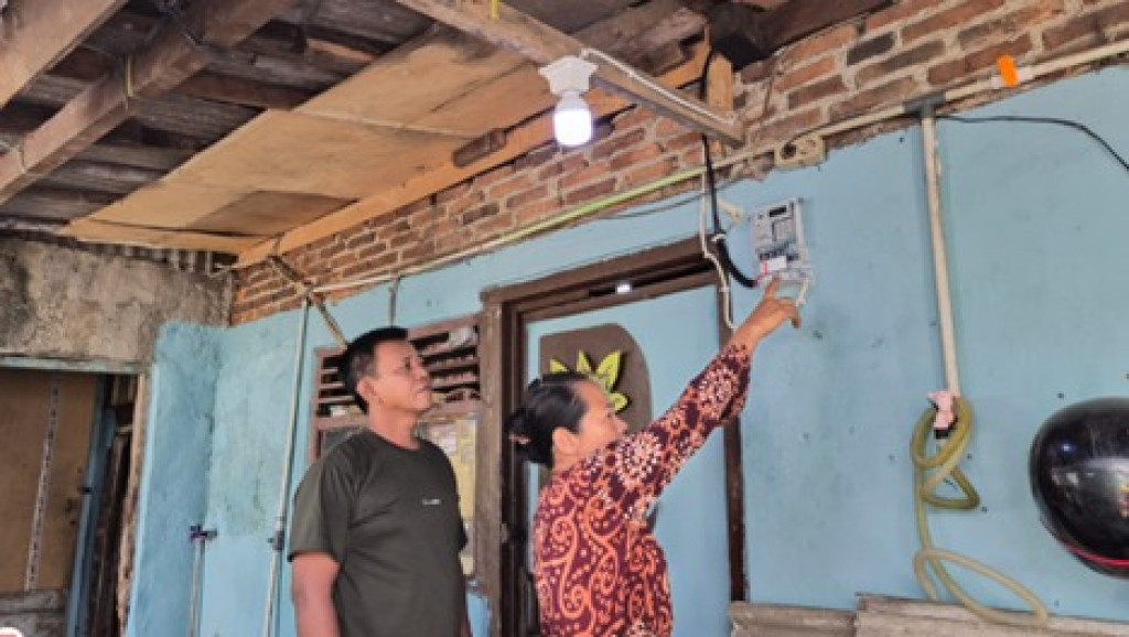 PLN Hadirkan Sambungan Listrik Gratis bagi Buruh Harian di Bekasi