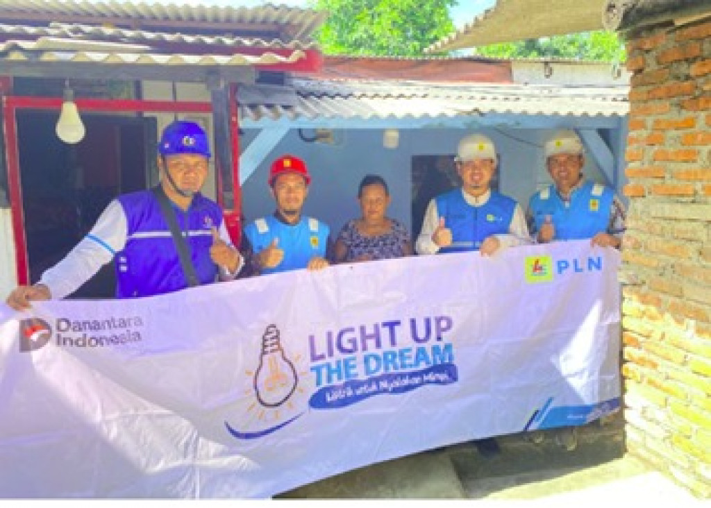 PLN Hadirkan Terang Lewat Light Up The Dream di Karawang
