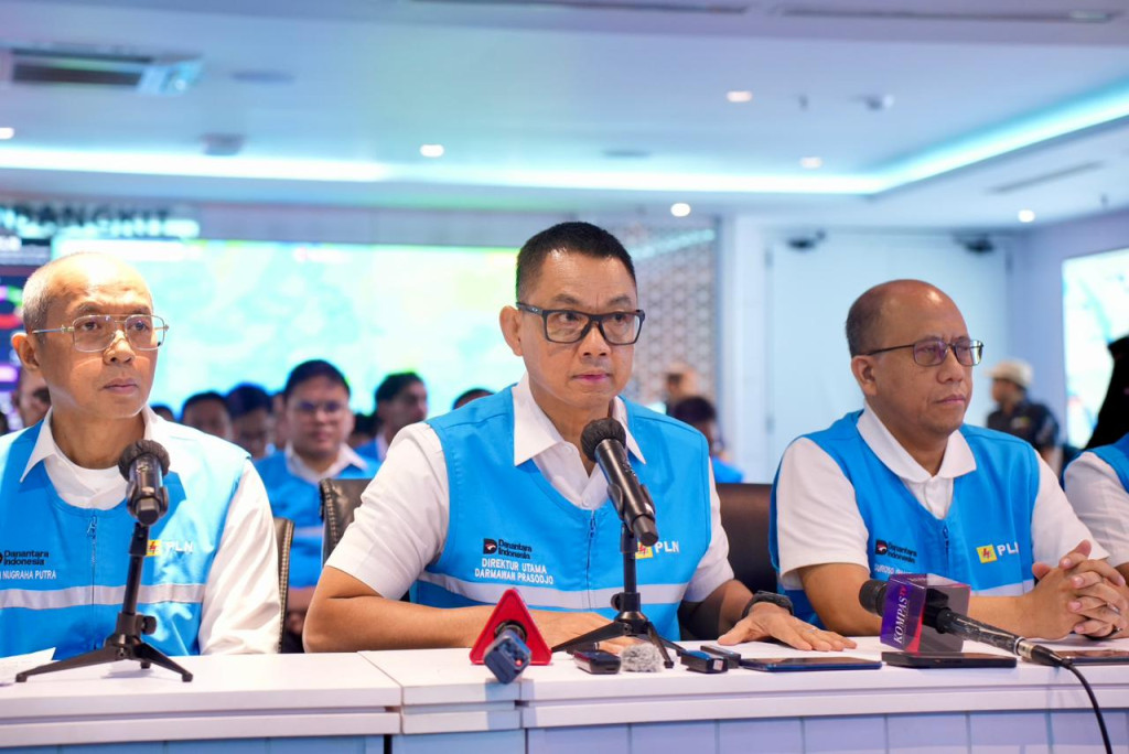 PLN Pulihkan Sistem Kelistrikan Sumatra, Lebih dari 8,3 Juta Pelanggan Kembali Nikmati Listrik