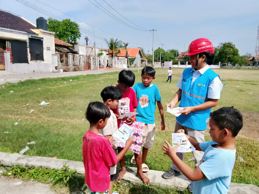 PLN Purwakarta Ingatkan Bahaya Aktivitas Dekat Jaringan Listrik, Wajib Jaga Jarak Aman