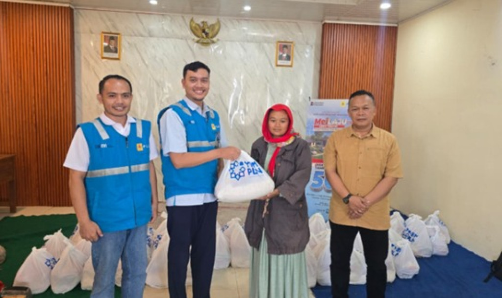 PLN Salurkan Bantuan Sembako dan Edukasi Keselamatan Listrik bagi Warga Cianjur