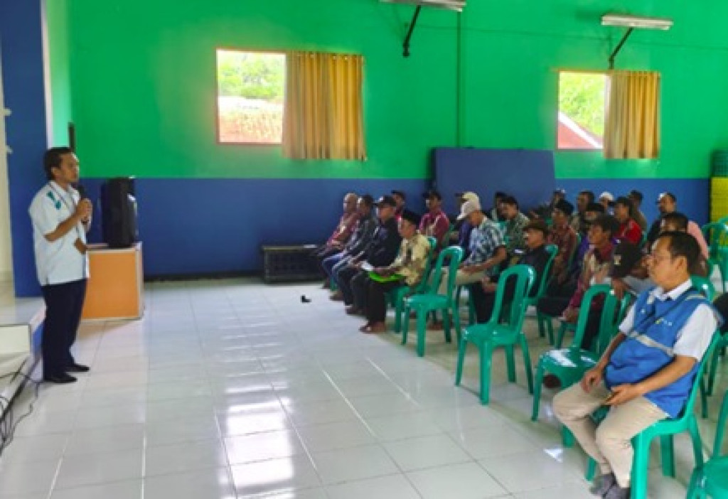 PLN Salurkan Sembako dan Edukasi Keselamatan Listrik bagi Warga Cibeber
