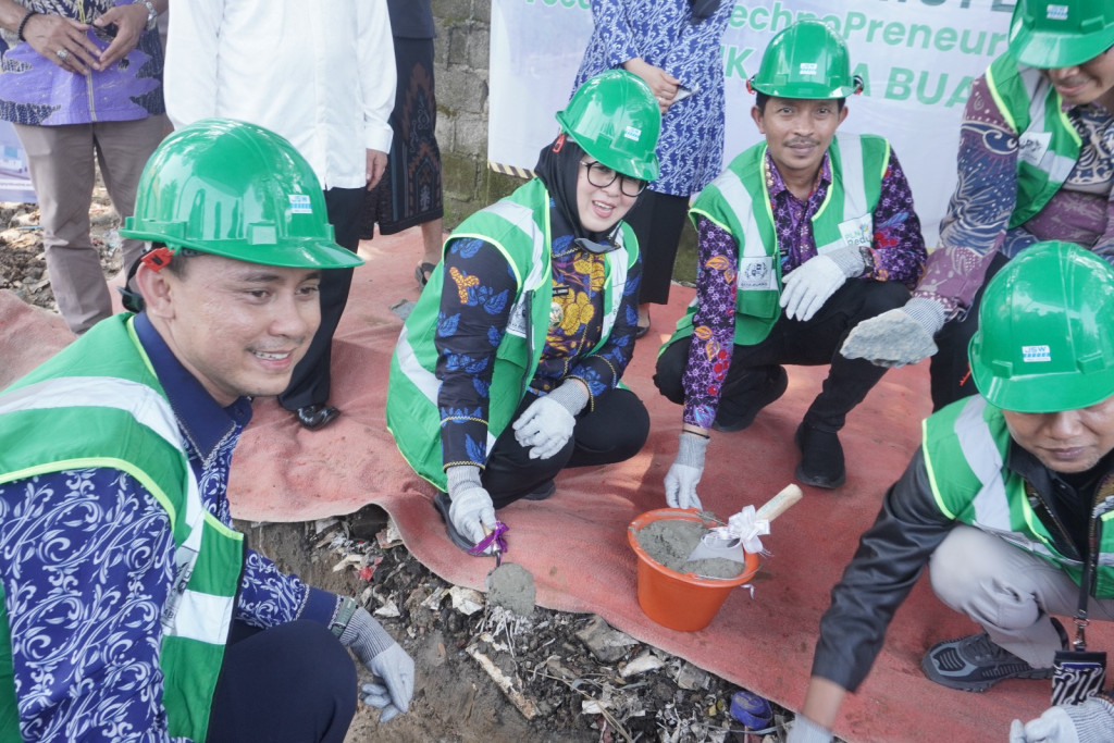 PLN UID Banten Sulap Limbah Pasar Jadi Pupuk Organik Lewat Program Vokasi Hijau di SMK Jaya Buana