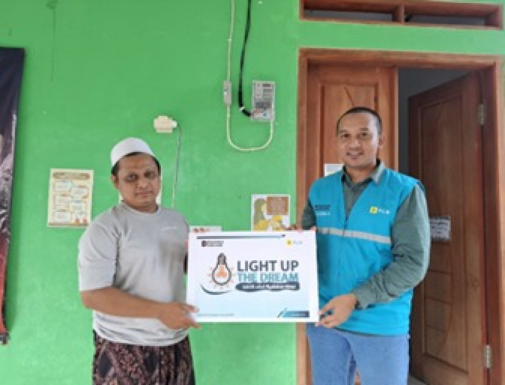 PLN UID Jabar Hadirkan Sambungan Listrik Gratis untuk Pesantren di Subang