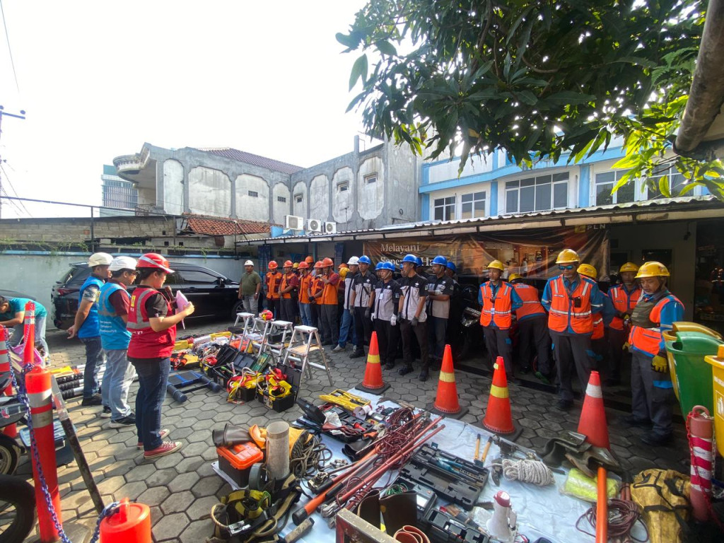 PLN ULP Cimanggis Gelar Apel Gabungan untuk Tingkatkan Kesiapsiagaan Pelayanan Kelistrikan