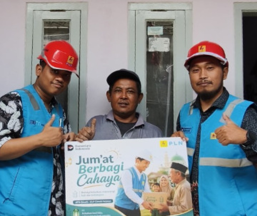 PLN UP3 Cimahi Hadirkan Jumat Berkah Lewat Program Light Up The Dream