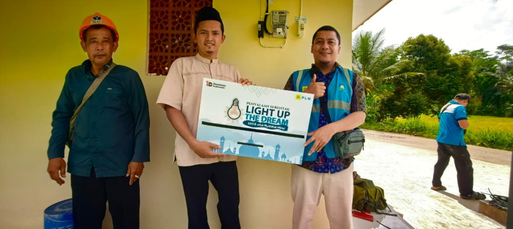 PLN UP3 Tasikmalaya Tebar Cahaya Kepedulian di Momentum Hari Buruh
