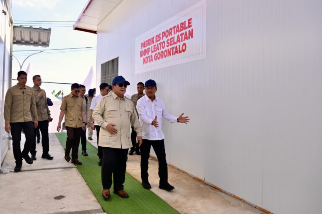 Prabowo Tinjau Shelter Sortir dan Pengepakan Ikan Kampung Nelayan Merah Putih di Gorontalo