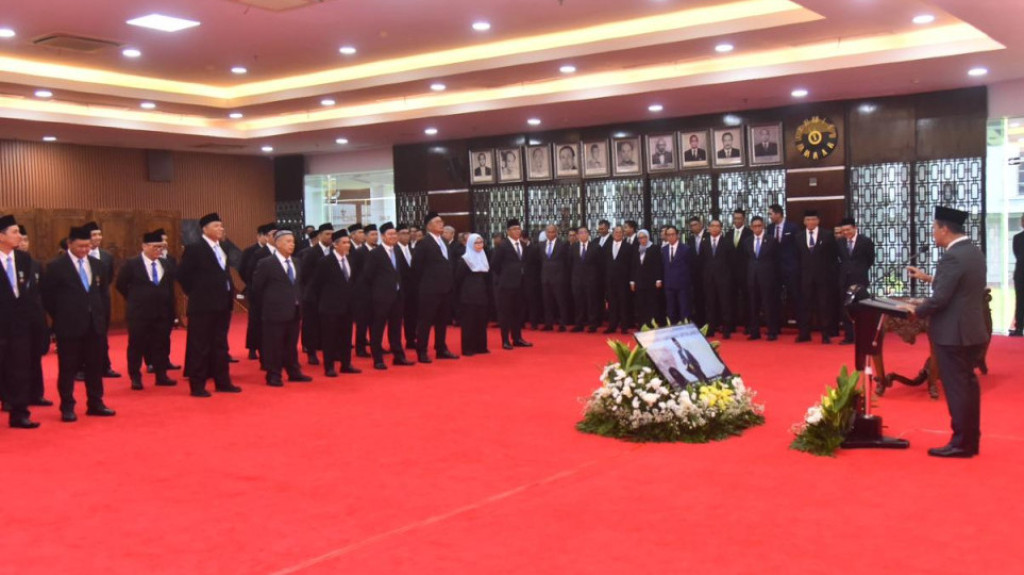Presiden Prabowo Anugerahkan Satyalancana kepada 8 Insan PLN atas Dedikasi di Sektor Energi