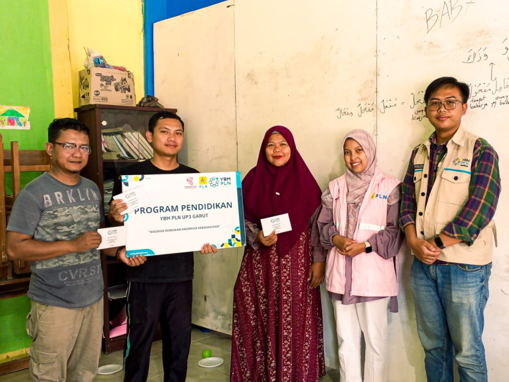 Program Light Up The Dream PLN Hadirkan Harapan Baru bagi Keluarga Bapak Rasidi