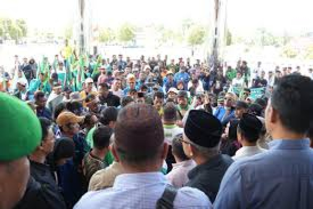 Ratusan Buruh Kutai Timur Demo Hari Buruh, Soroti PHK Sepihak Jadi Tuntutan