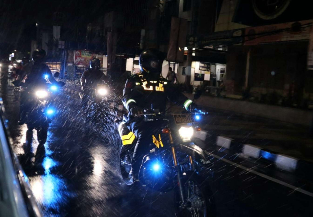 Razia Besar Tengah Malam Begal dan Tawuran Ditangkal Polres Metro Kota Depok