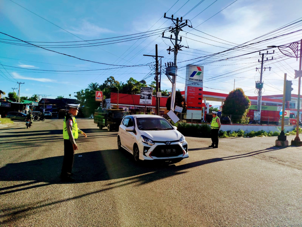 Sat Lantas Polres Subulussalam Laksanakan Pengaturan dan Pengamanan Pasar Daging Meugang