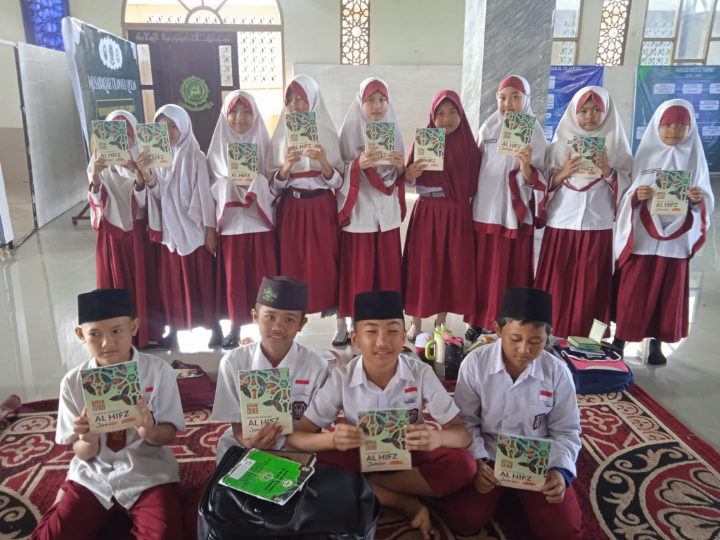 Sedekah Mushaf Qur’an, Cara Sederhana Lawan Buta Aksara di Muara Enim