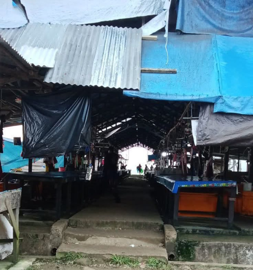 Sepi Pembeli & Rugi, Pedagang Pasar Waisai Kembali ke Lokasi Lama