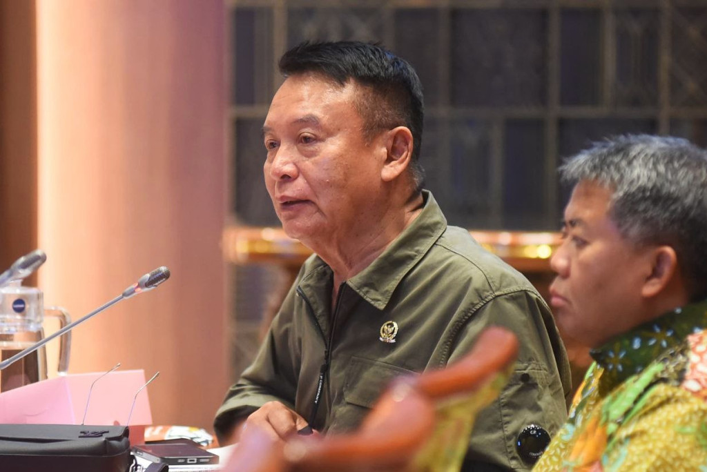 TB Hasanuddin Minta Kajian Mendalam Hibah Kapal Induk Italia, Ingatkan Risiko Biaya Tersembunyi